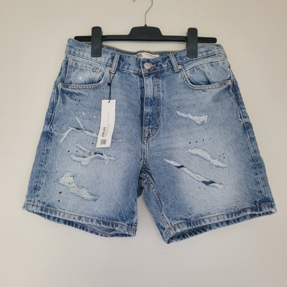 NWT Zara Distressed denim shorts, paint‎ splatter design,30